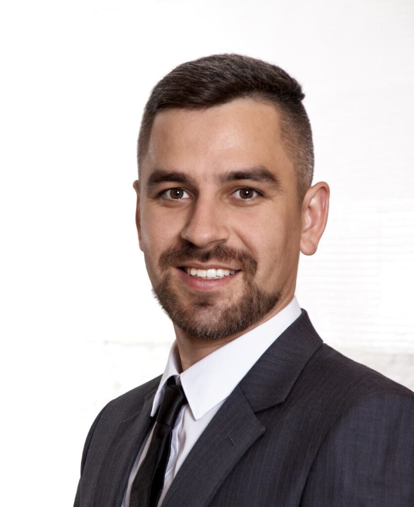 Dr. Safar Baisov 牙醫